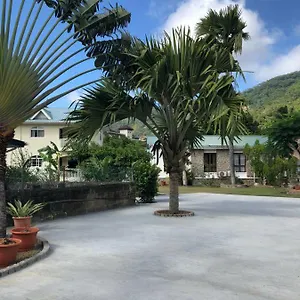  Апартаменты Flower Garden Self-catering Сейшельские острова